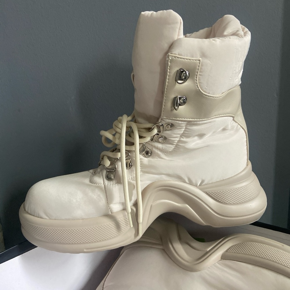 Azelia Wang Beige Boots - Picture 4 of 5